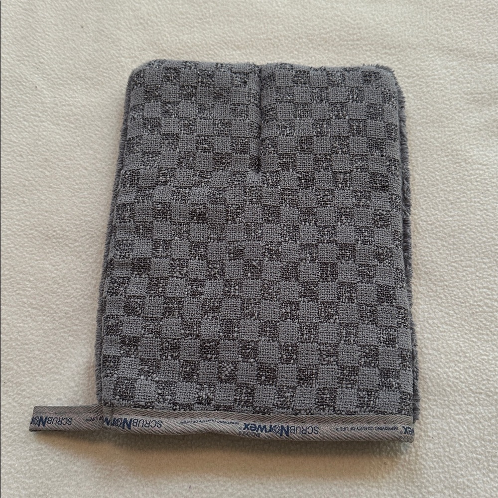 Norwex Bathroom Scrubbing Mitt